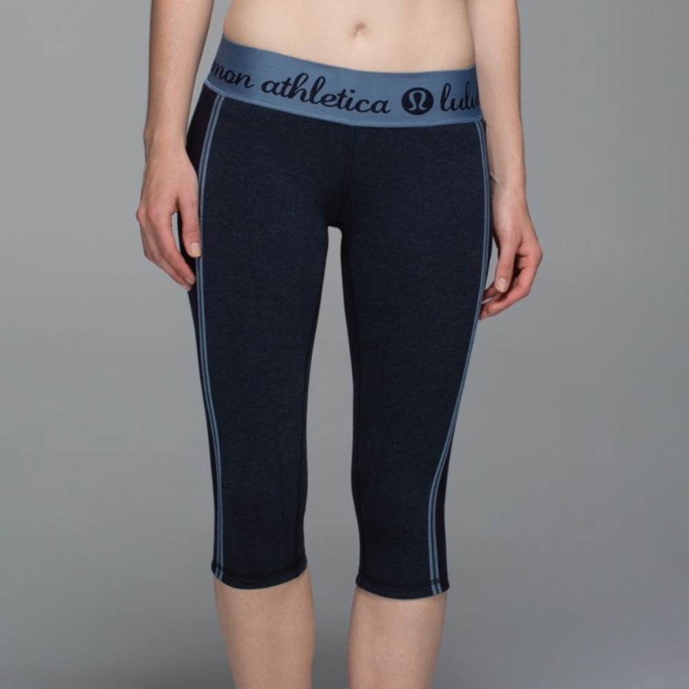 Lululemon Inner Essence Crop NAVY